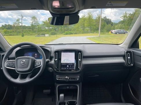 Used 2024 Volvo XC40 B5 Core AWD/4WD image 9