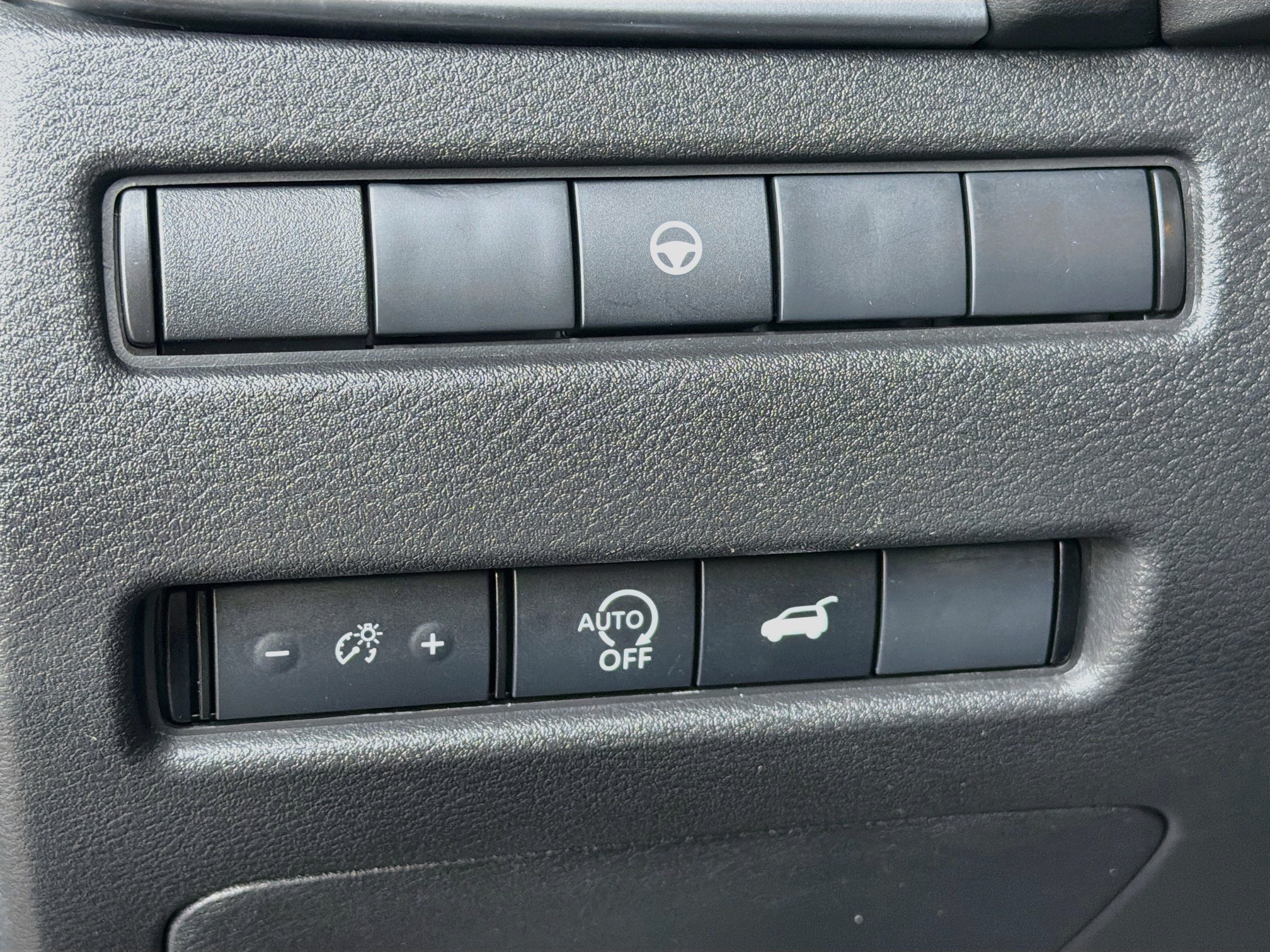 Used 2025 Nissan Rogue SV AWD/4WD image 16