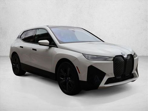 Certified 2024 BMW iX xDrive50 w/ Premium Package AWD/4WD image 4