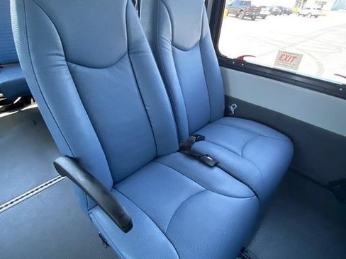 Used 2014 Ford F550 2WD Regular Cab Super Duty image 32