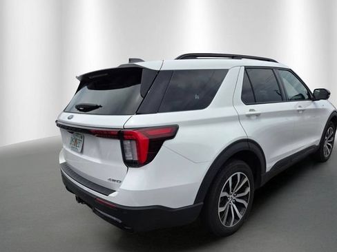Used 2025 Ford Explorer ST-Line AWD/4WD image 4