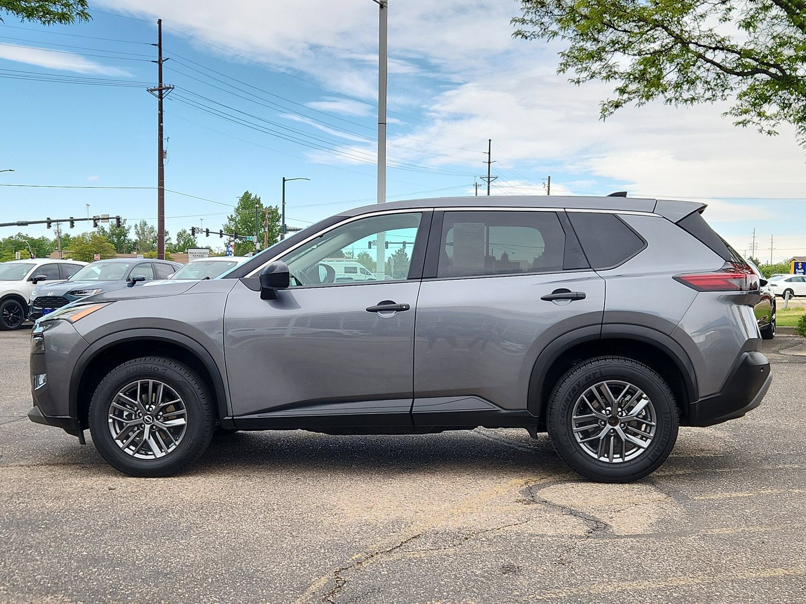 Used 2023 Nissan Rogue S AWD/4WD image 2