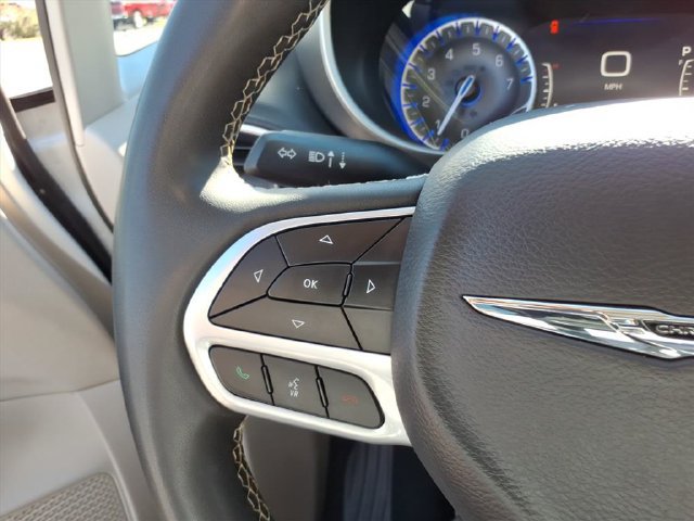 Used 2024 Chrysler Pacifica Touring-L FWD image 20