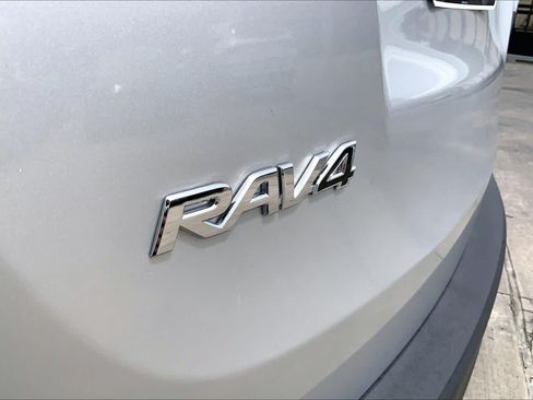 Used 2013 Toyota RAV4 LE FWD image 10