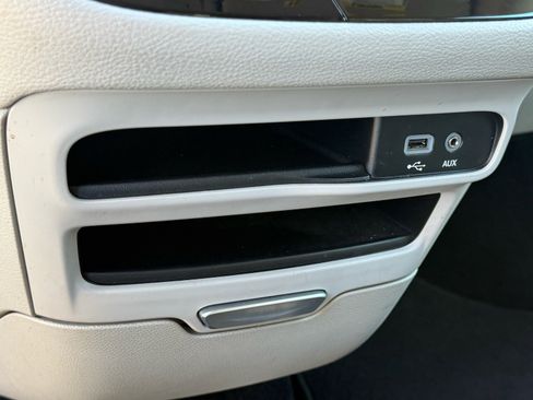 Used 2017 Chrysler Pacifica Limited w/ Advanced Safetytec Group image 24