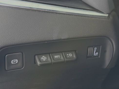 Used 2024 Buick Enclave Premium image 12