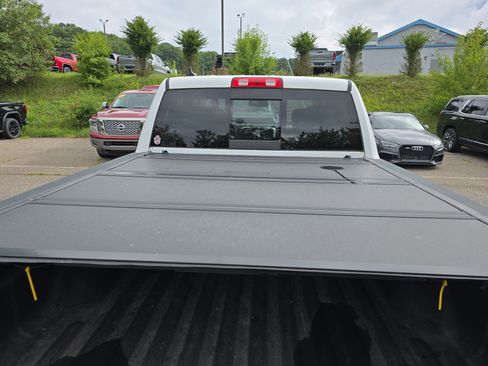 Used 2018 RAM 1500 SLT AWD/4WD image 6