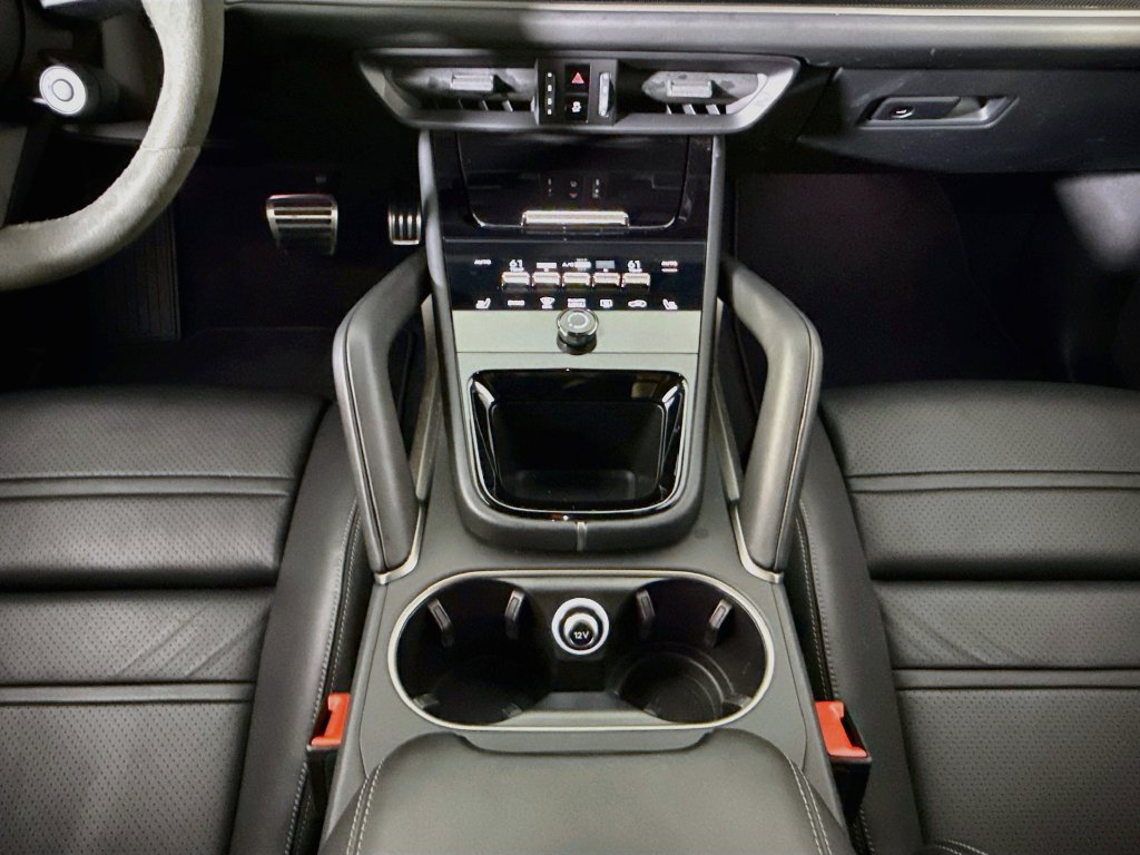 Certified 2025 Porsche Cayenne Turbo AWD/4WD image 16