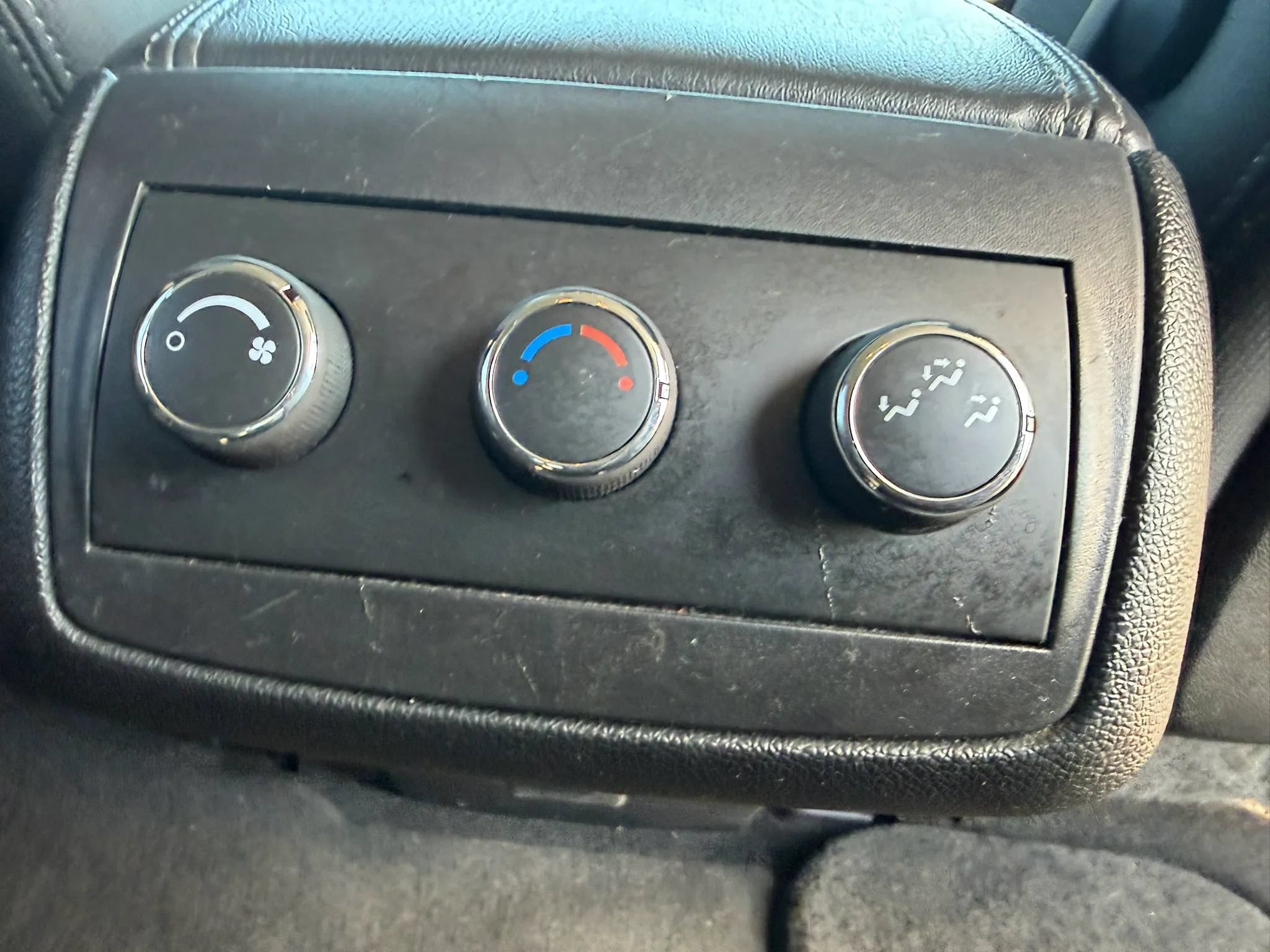 Used 2015 GMC Acadia SLE FWD image 36