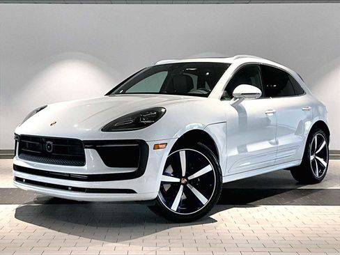 Used 2025 Porsche Macan image 1