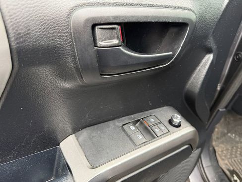 Used 2017 Toyota Tacoma SR5 w/ Tow Package image 12