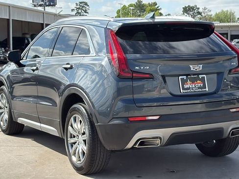 Used 2021 Cadillac XT4 Premium Luxury image 3
