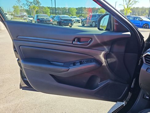 Used 2025 Nissan Altima 2.5 S image 27