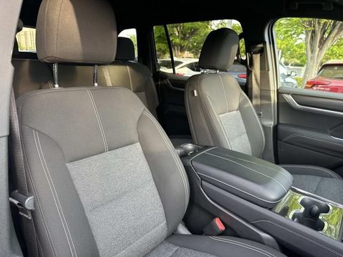 Used 2025 GMC Acadia Elevation FWD image 10