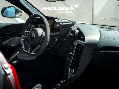 Used 2024 McLaren 750S Spider image 31