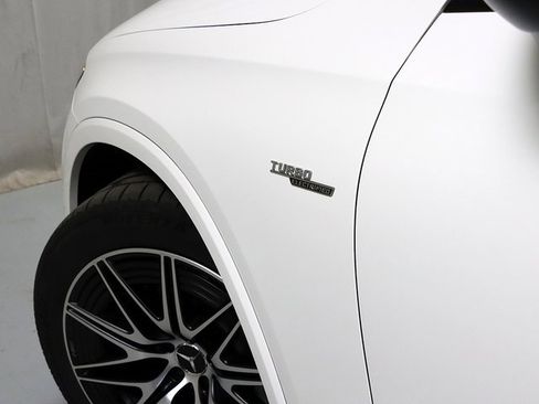Certified 2025 Mercedes-Benz GLC 43 AMG 4MATIC image 10