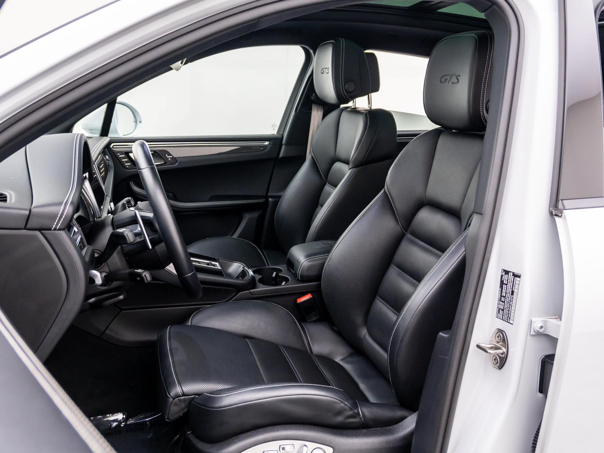 Certified 2023 Porsche Macan GTS AWD/4WD image 5