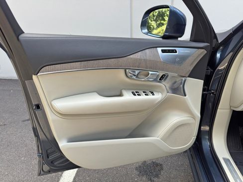 Used 2022 Volvo XC90 T8 Inscription w/ Advanced Package AWD/4WD image 41