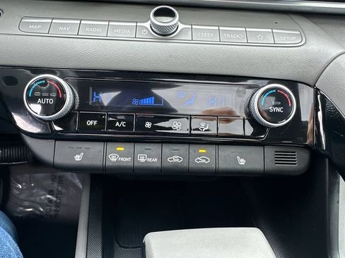 Used 2025 Hyundai Elantra SEL FWD image 36