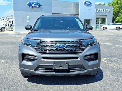 Used 2022 Ford Explorer XLT AWD/4WD image 2