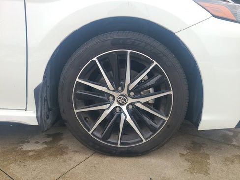 Used 2024 Toyota Camry SE image 9