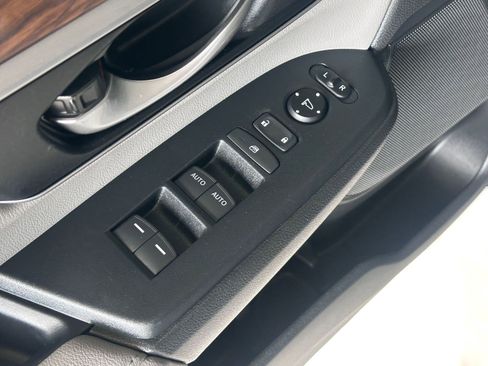 Used 2019 Honda CR-V Touring image 11