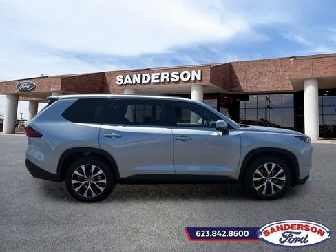 Used 2024 Toyota Grand Highlander AWD Hybrid image 2