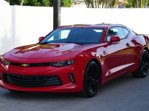 Used 2018 Chevrolet Camaro LT RWD image 4