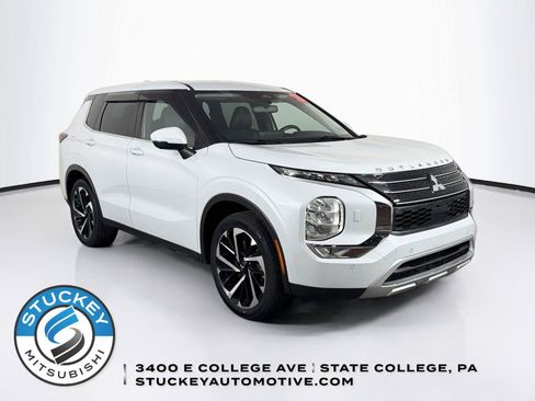 Used 2024 Mitsubishi Outlander SE AWD/4WD image 1
