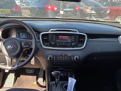 Used 2017 Kia Sorento L FWD image 7