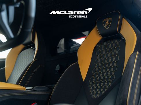 Used 2024 Lamborghini Revuelto image 32