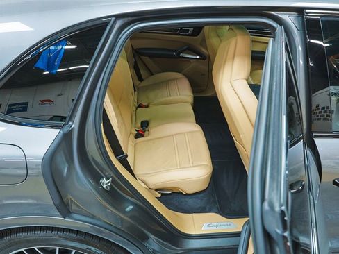 Used 2020 Porsche Cayenne Turbo AWD/4WD image 84