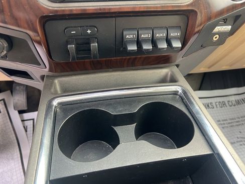 Used 2011 Ford F250 Lariat w/ Lariat Interior Pkg image 51