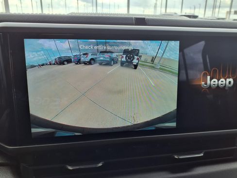 Used 2025 Jeep Wrangler Sahara image 10