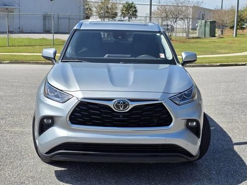 Used 2021 Toyota Highlander Limited image 2