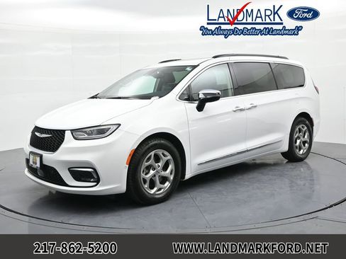 Used 2023 Chrysler Pacifica Limited image 1