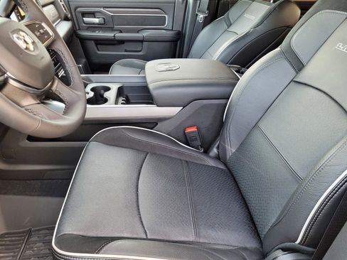 New 2025 RAM 2500 Laramie AWD/4WD image 14
