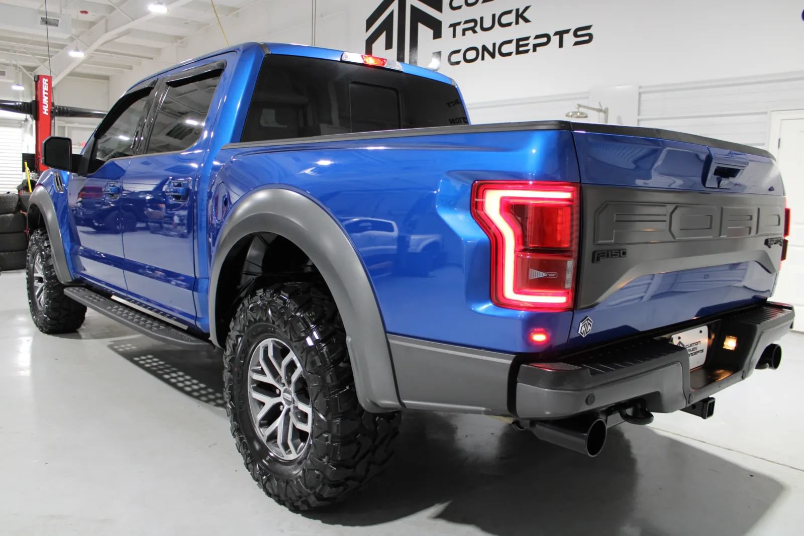 Used 2018 Ford F150 Raptor w/ Equipment Group 802A Luxury AWD/4WD image 42