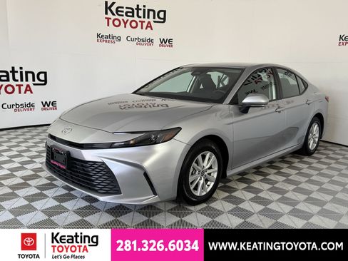 Used 2025 Toyota Camry LE FWD image 9