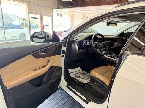 Used 2019 Audi Q8 Prestige w/ Luxury Package AWD/4WD image 14