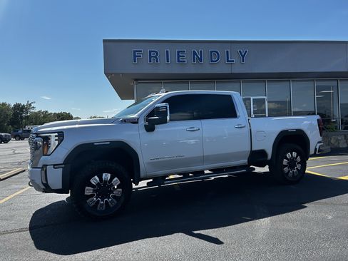 Used 2024 GMC Sierra 2500 Denali w/ Max Trailering Package AWD/4WD image 2