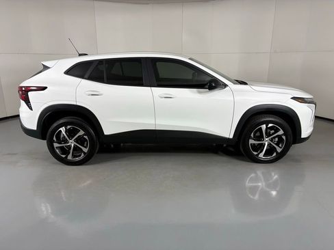 Used 2024 Chevrolet Trax RS w/ Driver Confidence Package image 9