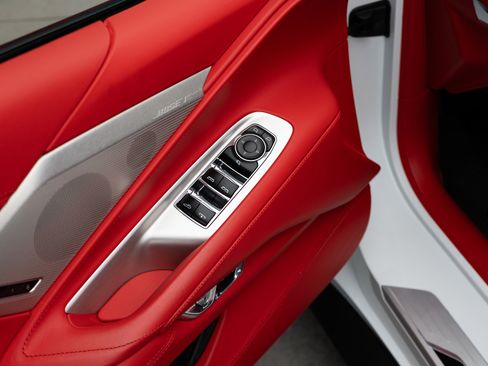 Used 2024 Chevrolet Corvette Stingray Premium Conv w/ Z51 Performance Package image 20