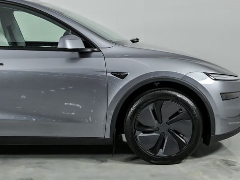 Used 2026 Tesla Model Y Long Range image 15