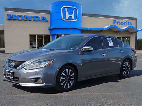 Used 2016 Nissan Altima 2.5 SV w/ Convenience Package FWD image 1