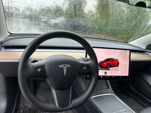 Used 2023 Tesla Model 3 Standard Range RWD image 6