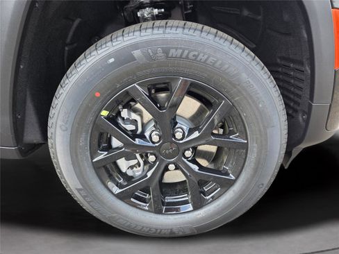 New 2026 Jeep Grand Cherokee L 2WD image 38