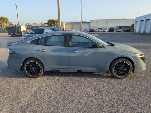 New 2026 Nissan Sentra SR w/ Floor Mat Package FWD image 3