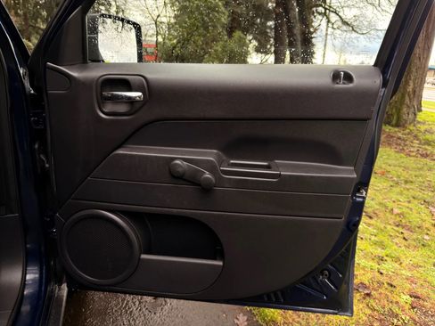 Used 2016 Jeep Patriot Sport image 37