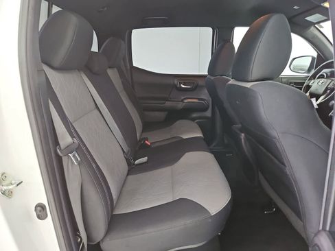 Used 2022 Toyota Tacoma TRD Sport w/ Technology Package image 20